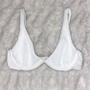 Ribbed white underwire bikini top; size XXS